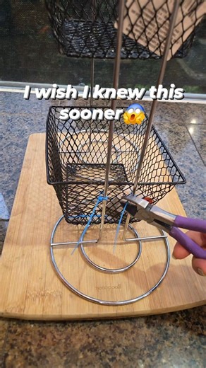 I turned these Dollar Tree baskets into a super cute and functional fruit & veggie organizer 🍊🍎 Easy, affordable, and perfect for small kitchens! 😍 Would you try this? 👇 #kitchenorganization #dollartreefinds #homehacks #kitchenhacks #homedecorideas #reelsfacebook | Araceli Morales