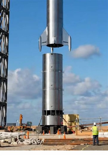 Building SpaceX’s Starship in 15 Seconds 🚀✨ #SpaceX #Starship #MegaBuild #Timelapse #Reels