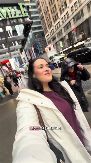 New York at Christmas 🎄 | Day One (Santaland, Empire State Building & NYC Magic)
