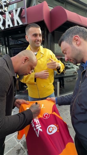 Czn Burak Felipe Melo Galatasaray Vadi İstanbul