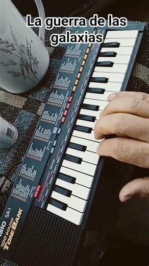 La Guerra de las Galaxias en teclado Casio SA-1 (cover épico)