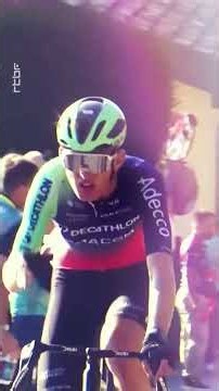 EXPLOIT HISTORIQUE : Paul Seixas Remporte le Tour de Lombardie à 20 Ans !