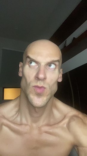 Giga Chad vs. Saitama Ruso: ¿Quién Ganará?