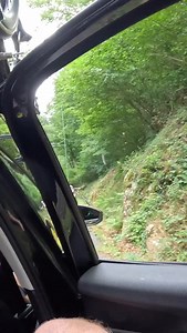 When Jonas needs a bike change… ➡️ mechanic Ryan to the rescue! 💪 #beyondvictory #tdf2025 | Team Visma | Lease a Bike