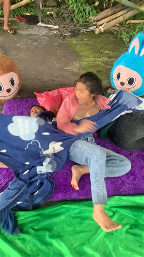 TARIK-TARIKAN SELIMUT