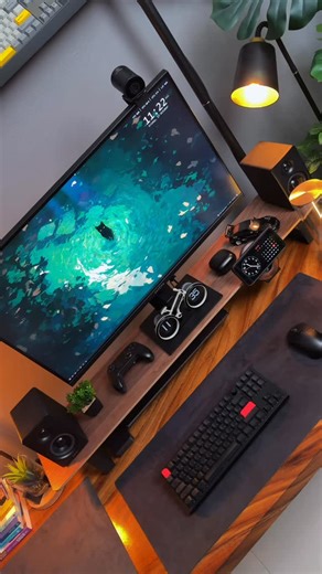 Bank sata on Instagram: "Upgrade your workspace with @themodulo.co 🥰🌿 design meets function, and every detail makes a difference. ✨🖥️❤️ 📌 Link in my Bio!! 👉🏼 Code : Bank10 at checkout #themodulo #modulo #fyp #setup #work #workspace #desksetup #deskgoals #workfromhome #freelance #workspacedesign #workspacegoals #desktour #desktop #creative #creativespace #workingspace"