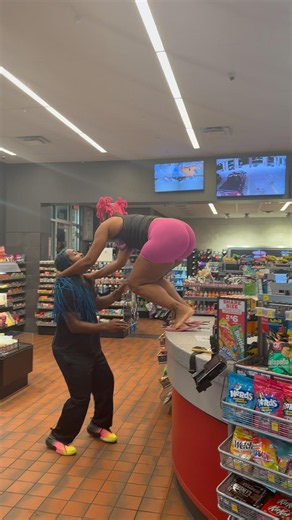 AYE HER BODY WAS TEA THO😭🤦🏾‍♂️🫩💕 #wwe #wrestling # prowrestling #trendingreels #aew