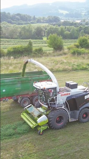 Claas Jaguar 980 a John Deere 6195M #farming #agriculture #agri #harvest #johndeere #claasjaguar