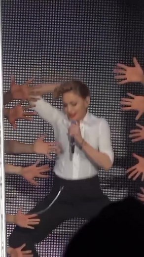 @madonna 👑🎤✨#humannature #expressieyourself #mdnatour #madonna