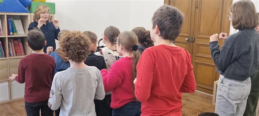 🎶✨Une fois par mois, les élèves de CE2, CM1 et CM2 répètent avec Catherine de Marnhac différents airs d’opéra dans le cadre du projet "Canto à l’Opéra". Beaucoup de joie, d’énergie et de belles voix qui résonnent déjà dans les couloirs ! Nous avons hâte de les retrouver sur la scène de l’Opéra, le vendredi 29 mai, pour le grand concert ! | Ecole Saint Joseph - Saint Bonnet Près Riom