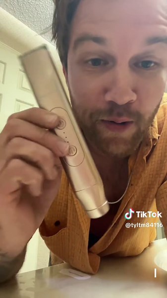 She loves it! So smooth. #trimmer #womenstrimmer #shaver #electrictrimmer #bikiniline_output