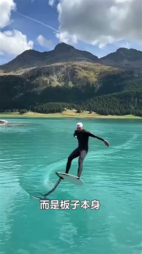 在水面蹦躂兩下，就能完成輕功水上漂，無動力水翼板有多神奇？ #水翼板 #玩水 #衝浪 #解壓 #內容啟發搜索