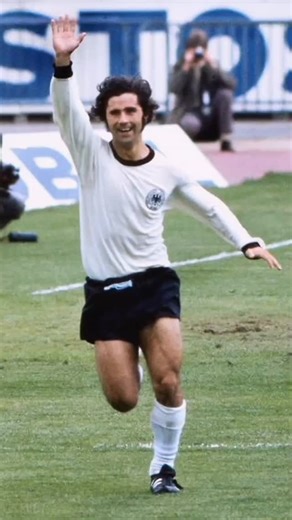 GERD MÜLLER 🇩🇪 – GOAL VS NETHERLANDS 🇳🇱 (1974) #gerdmuller #muller #bayernmunich #germany #worldcup #bundesliga #europeancup | VM Soccer Legends