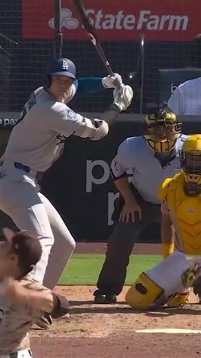 Shohei Ohtani knocks his 45th HR of the season to put the Dodgers up BIG in the 9th! | 大谷翔平ハイライト