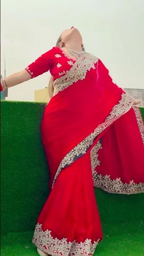 Hay ye gaana or meri saree kitna match ho rahi hai na ‪@ShubhaAbhayShorts‬