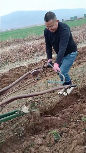 How to Use a Tiller? Beginner's Guide!