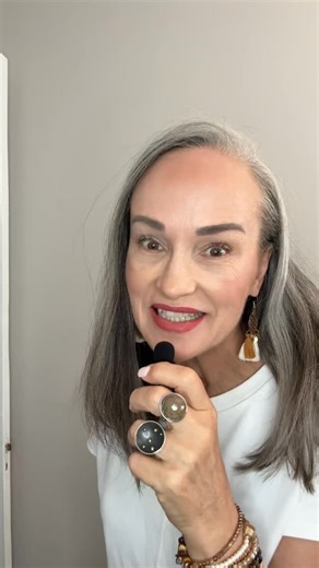 Dankie @hello_bril vir ongelooflike diens! Tweede sien-myl geloop! Ek is so gelukkig vanaand want ek kan sien, ordentlik sien en dit was super lekker om julle ongelooflike spesiale diens te beleef. Professioneel, geduldig, sorgsaam, “detail” en vriendelikheid - alles nie net wat julle doen nie maar is! Maak vandag nog ‘n draai by @hello_bril in Durbanville! #bril #sig #volluitleef #gesondheid | Wanda Bam