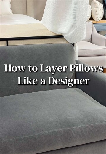 How to layer your throw pillows like a designer ✨ Pillow from Refined Pillows #tutorial #diy #throwpillows #designer #homedecor