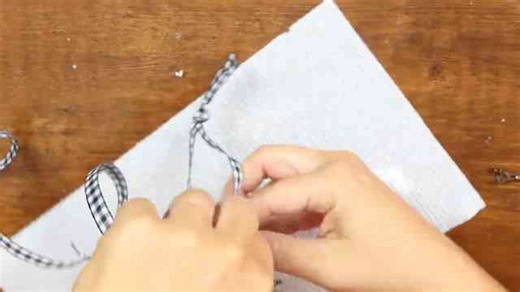 Easy handmade Christmas ornaments anyone can make