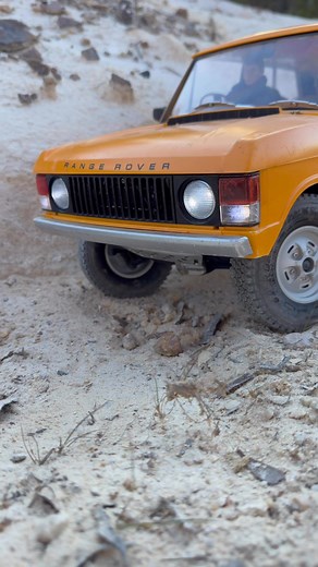 172K views · 1.5K reactions | Scale crawling with the Range Rover Classic #axialscx10II #boomracing #sptracker #hobbywingfusion #rccrawler #onetenthscale | RC Jono | Facebook