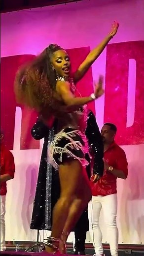 Bellinha Delfim sambando ao som de Wander Pires na Viradouro | Rio Carnaval 2026