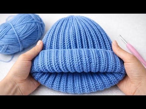 This Simple Crochet Beanie Looks Beautiful in Any Color