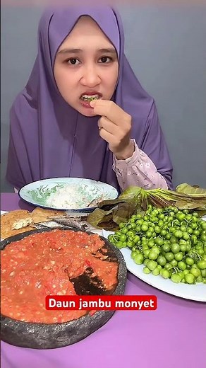 Makan Daun Jambu Mete Muda! Seger Banget 😋🌿 #shorts