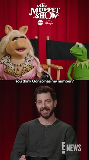 Kermit the Frog and Miss Piggy give us the scoop on "The Muppet Show" text chain. 🤭 | E! News