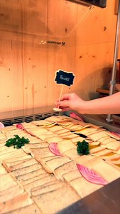 🧀🔥 LA RACLETTERIE RÉOUVRE CE SOIR ! 🔥🧀 Bonne nouvelle : la raclette est de retour dès ce soir à partir de 19h 😍 Toujours à volonté, toujours aussi gourmande, avec 5 sortes de fromages à découvrir (et redécouvrir) sans modération 🫕✨ 👉 Entre amis, en famille ou entre collègues… c’est LE plan réconfort du soir. 📞 Réservation uniquement par téléphone ⚠️ Places limitées, pense à appeler ! | Le Bivouak Moulins