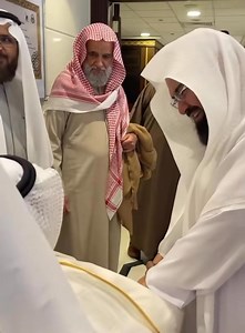 595K views · 14K reactions | Sheikh Sudais meets the last Aghawat, the key holder to the sacred chamber of Prophet Muhammad ﷺ, during his visit to Madinah. | Inside the Haramain | Facebook