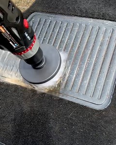 This professional detailer knows all the secrets to get your car looking PRISTINE! 🚗💦 | UNILAD Tech