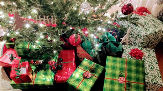 Local credit union exec advises on handling holiday financial pressures effectively