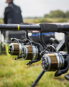 🎣Aquos Ultra Reels 🎣 Wir haben in den letzten zwei Jahren viel Zeit und Investitionen in die Entwicklung unseres Rollensortiments gesteckt und nun all dieses Wissen genutzt, um unsere Aquos-Rollen zu verbessern. Verbessertes Innenleben, verbessertes Design und die Erweiterung um eine größere 5000er-Größe werden die Serie mit Sicherheit sehr beliebt machen. | Fish Matrix