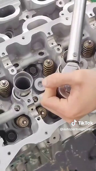 Cadillac LFX engine oil pan cylinder head assembly#Cadillac #LFX #engine #carengine #двигатель #двигательавтомобиля #المحرك #محرك