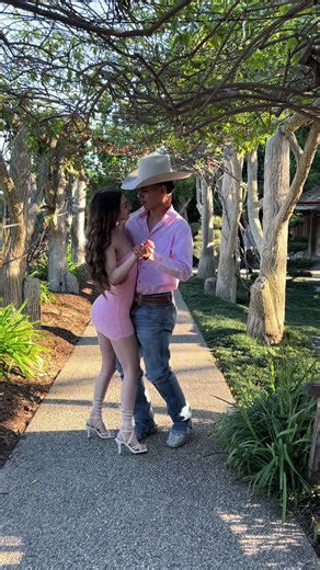 Matching with pink again 🩷 @AlonsoPeña_ #satevo #amor #cumbia #fyp #paratii