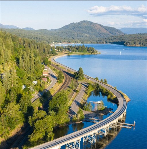 Being a top vacation spot ain't easy, but the USA's magical, surprising and inspiring places sure know how to keep up. 💯Which state gets your award? 🏆📸: @litaofthepack_. #VisitTheUSA #USATravel #UnexpectedGem #50states #usatravel #usaroadtrip #bestvacation #OutdoorsEnthusiasts #wanderlust #travelinspo | Visit The USA