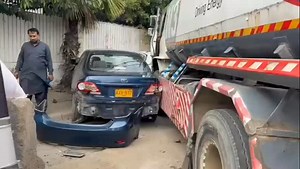 17K views · 82 reactions | A speeding oil tanker lost control, resulting in a collision with multiple vehicles near the Defence Mor Turn Signal. The incident resulted in injuries to five individuals, including two women and a young girl. All injured were promptly transported to Jinnah Hospital for medical attention. The accident also caused damage to six cars and one motorcycle. #karachi #karachiaccident #oiltanker #pakistan #carsenthusiastspakistan | Cars' Enthusiasts-Pakistan | Facebook