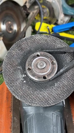 Easy Way to Remove a Sander Disc