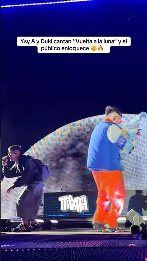 Ysy A and Duki sing “Vuelta a la luna” and the audience goes wild 🤯🔥