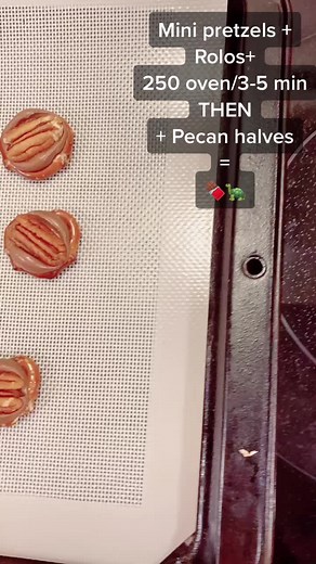 #foryou #foryoupage #inthekitchen #chocolate #turtles #baking #cooking #sweets #snacks #homemade #candy #rolos #pretzels #pecans