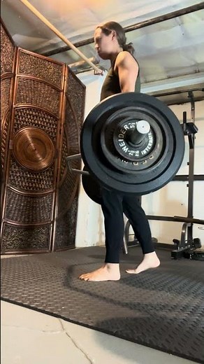 Staggered stance trap bar deadlift