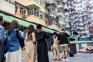 'Gram Slam: Photo-snapping tourists overrunning HK's most 'like'-worthy locales | Coconuts