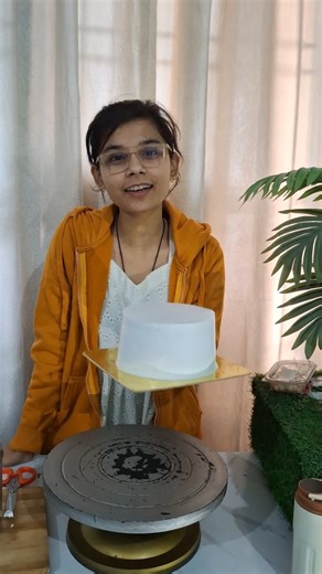 Miss Bakers on Instagram: "Cake icing ke liye special tips and tricks 😊#smallbusiness #smallbusinessowner #cakedesign #viralreels #instareels"