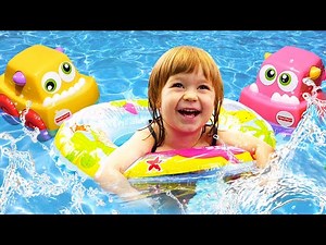 Family fun with Bianca - Kids pretend play at the water pool