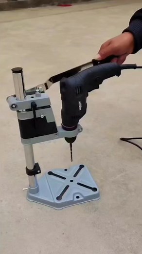 📸 Prensa de taladro de sobremesa, es una herramienta de reparación para perforación de base de aluminio, con abrazadera de banco ajustable 🧰 💰 Tan solo ¢21,900 ▶️ Envío GRATIS a todo el país 🚚 💻 Comprá fácilmente por WhatsApp: 8713-9112 🔸 Base de soporte de doble agujero de montaje: este soporte de taladro fijo multifuncional se puede instalar con dos taladros eléctricos al mismo tiempo. Se puede instalar en la dirección horizontal y utilizar para moler agujeros. 🔸 Tiene una barra de colu