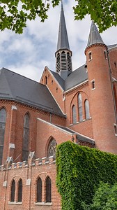 Journée internationale des monuments et des sites 🏛️ - Église St Joseph de Roubaix 🕍 Découvrez un bâtiment classé Monument historique à Roubaix : l'église St Joseph. Son architecture néo-gothique et ses vitraux colorés en font un trésor à visiter. Plongez dans son histoire et sa beauté via cette vidéo, à l'occasion de la Journée internationale des monuments et des sites 📸. | Ville de Roubaix