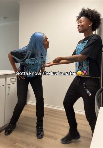 And she DOOO😮‍💨 #fypage #wlw #dance #girlfriend #eater | dance