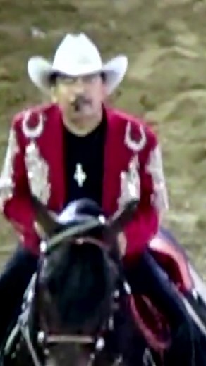 Me pone #Sentimental ver al público de la Plaza de Toros de Guadalajara cantando junto con el #ReyDelJaripeo!
