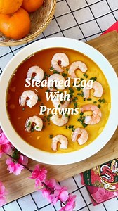 Steamed Egg with Prawns 🍤🥚 Tips : Ratio egg with water 1:1.5 Use warm water around 30-40•c Use low heat Ingredients: Egg 3 Water 225ml Salt Pepper Soy sauce Sesame oil Prawns Spring onions #steamedegg #steamegg #eggrecipes #easyrecipe #chinesefood #cookingvideo #recipevideo #foodie #foodasmr | teefoodd