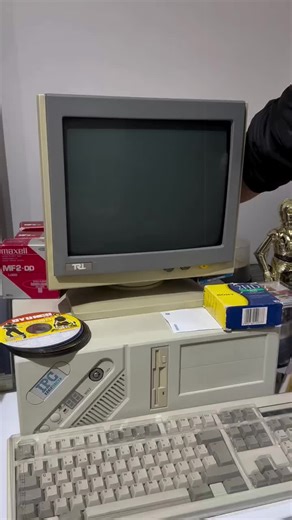 For the love of classic games 🕹 — follow 👉 @retrocomputer__ #retrocollection #segagenesis #gamerlife #gameboy #throwbackgames